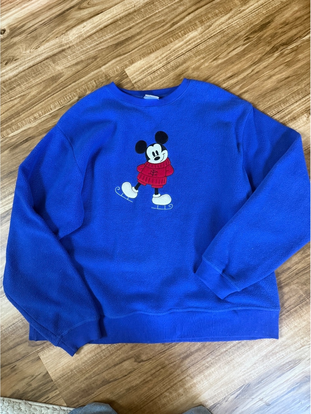 Disney Mickey Iceskating Crewneck Fleece Sweatshirt Women’s Size XL